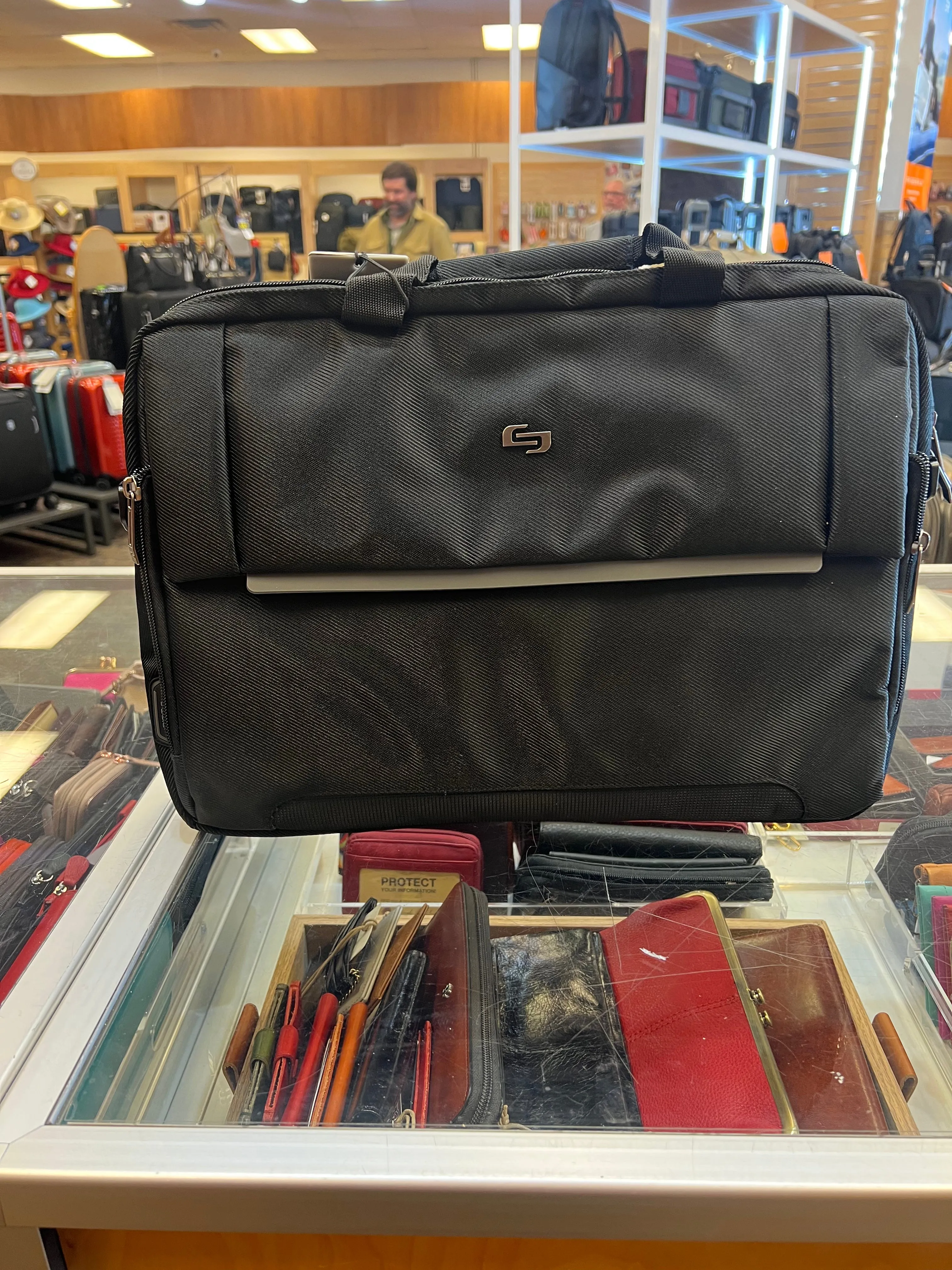 Solo Chrysler 17.3" Laptop Zippered Briefcase