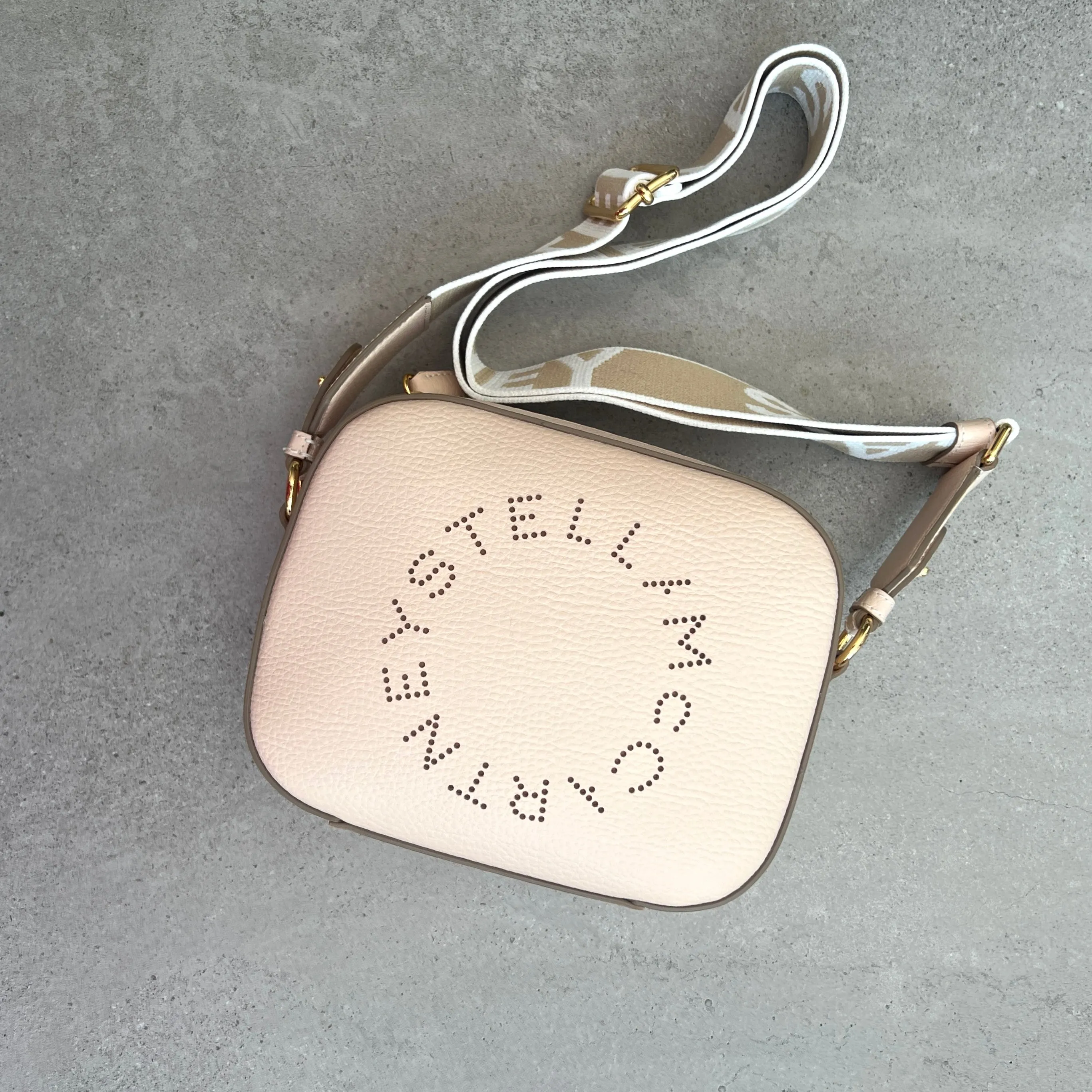 Stella Logo Camera Bag Grain, Ballet