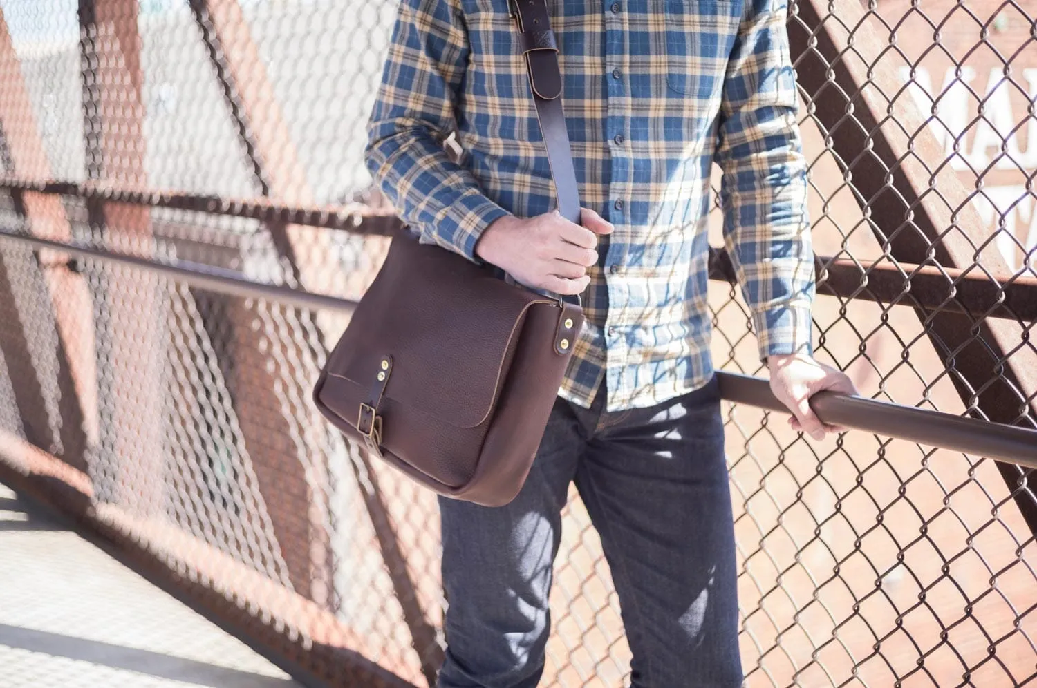 STEPHEN LEATHER MESSENGER BAG - SMALL - CHERRY BISON